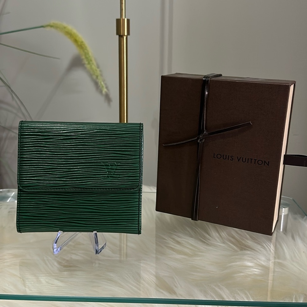 Authentic RARE Louis Vuitton Epi Mallettier Wallet 1990’s Limited Run Collection